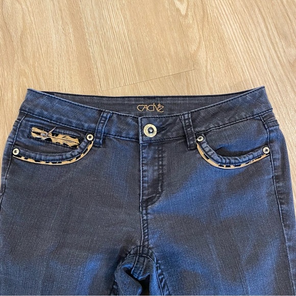 Cache leopard/cheetah print low rise jeans size 2 - Picture 2 of 7
